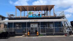 青いコンテナのCafe&BAR「SEA SIDE ニシキ」