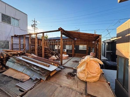 木造家屋解体工事 解体進行中の様子